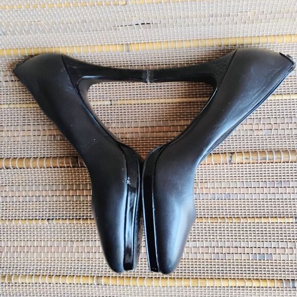 Classic Women's Tahari Black Leather Gallery Pumps size 9M US - Picture 15 of 15
